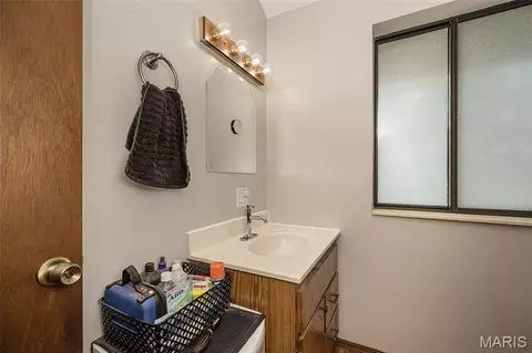 Bath - 415 Lilac Ln, Saint Clair, MO 63077 photo 2 of 3