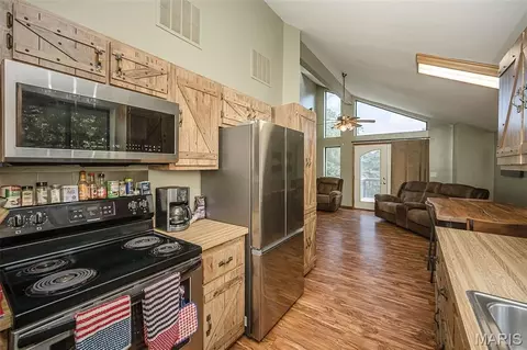 Kitchen - 415 Lilac Ln, Saint Clair, MO 63077 photo 4 of 4