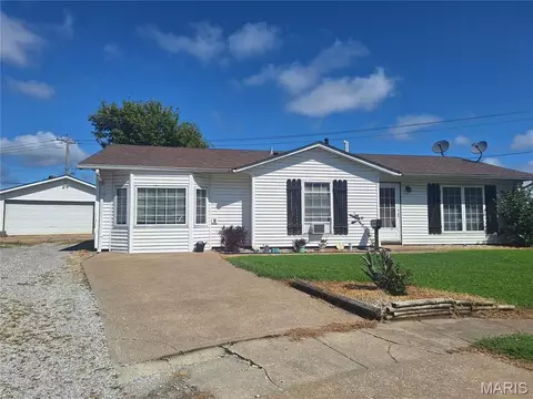 6 Watertown Cir, Granite City, IL 62040