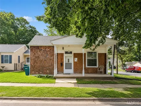 226 W Main St, Lebanon, IL 62254