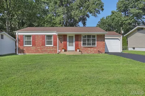 10515 Olney Dr, Saint Louis, MO 63136
