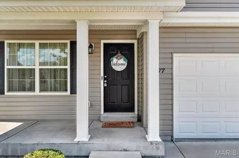 677 Vista Conn Dr, Saint Louis, MO 63125
