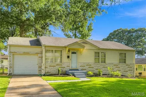 1540 Fathom Dr, Saint Louis, MO 63137