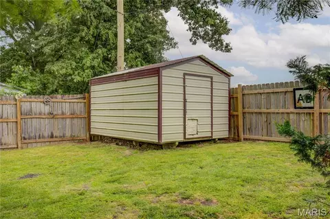 Exterior - 302 Cooper St, Dexter, MO 63841 photo 6 of 7