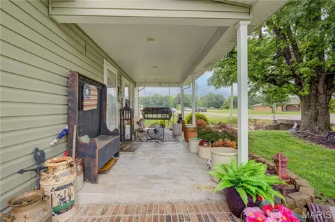 Exterior - 302 Cooper St, Dexter, MO 63841 photo 3 of 7