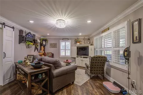 Living - 302 Cooper St, Dexter, MO 63841 photo 3 of 3