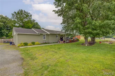 Exterior - 302 Cooper St, Dexter, MO 63841 photo 2 of 7