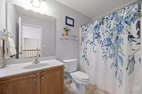 Bath - 923 Saint Nicholas Dr, O'fallon, IL 62269 photo 3 of 4