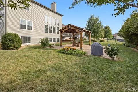 Exterior - 923 Saint Nicholas Dr, O'fallon, IL 62269 photo 5 of 6