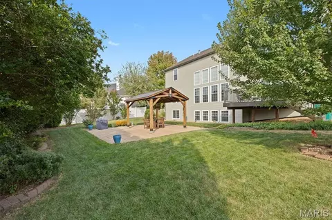 Exterior - 923 Saint Nicholas Dr, O'fallon, IL 62269 photo 4 of 6