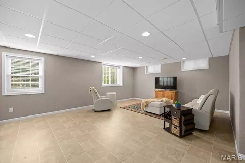 Living - 923 Saint Nicholas Dr, O'fallon, IL 62269 photo 4 of 4