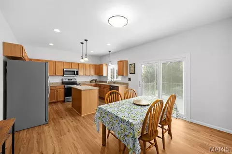Dining - 923 Saint Nicholas Dr, O'fallon, IL 62269 photo 3 of 4
