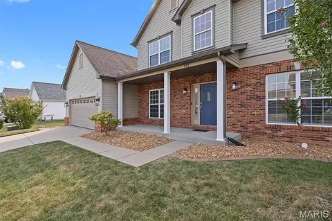Exterior - 923 Saint Nicholas Dr, O'fallon, IL 62269 photo 2 of 6