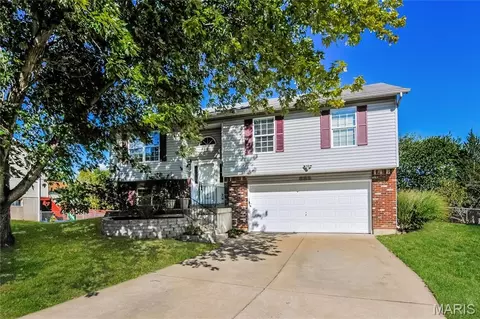 652 Loch Carron Dr, Wentzville, MO 63385
