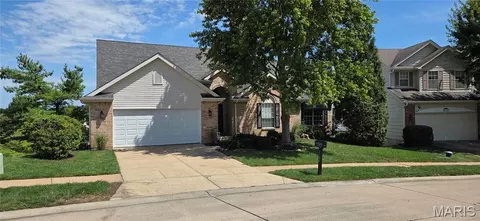 11479 Daykin Dr, Saint Louis, MO 63146