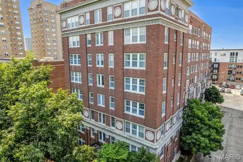 5330 Pershing Ave #406, Saint Louis, MO 63112