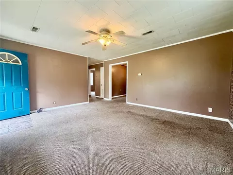 Living - 511 Dixie St, Parma, MO 63870 photo 1 of 3