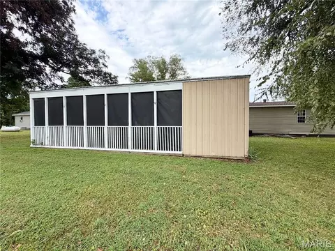 Exterior - 511 Dixie St, Parma, MO 63870 photo 4 of 7