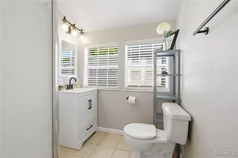 Bath - 600 W 2nd St, Washington, MO 63090 photo 2 of 2