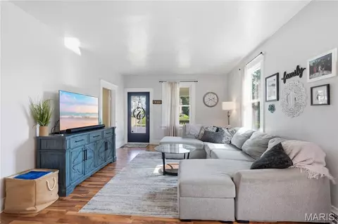 Living - 600 W 2nd St, Washington, MO 63090 photo 1 of 1