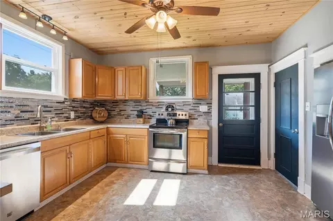 Kitchen - 600 W 2nd St, Washington, MO 63090 photo 1 of 2
