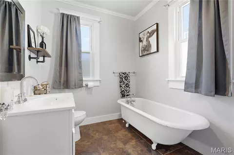 Bath - 600 W 2nd St, Washington, MO 63090 photo 1 of 2