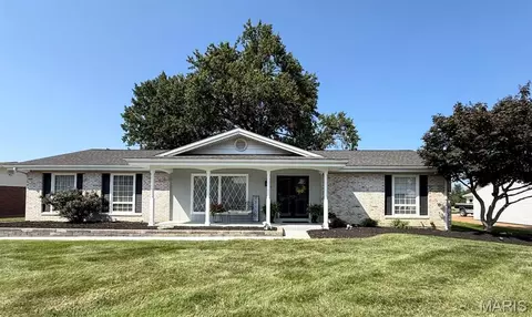 10 Club Grounds South Dr, Florissant, MO 63033