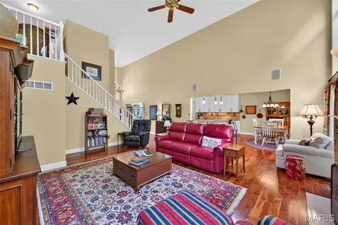 Living - 730 Longfellow Cir, O'fallon, MO 63366 photo 2 of 3
