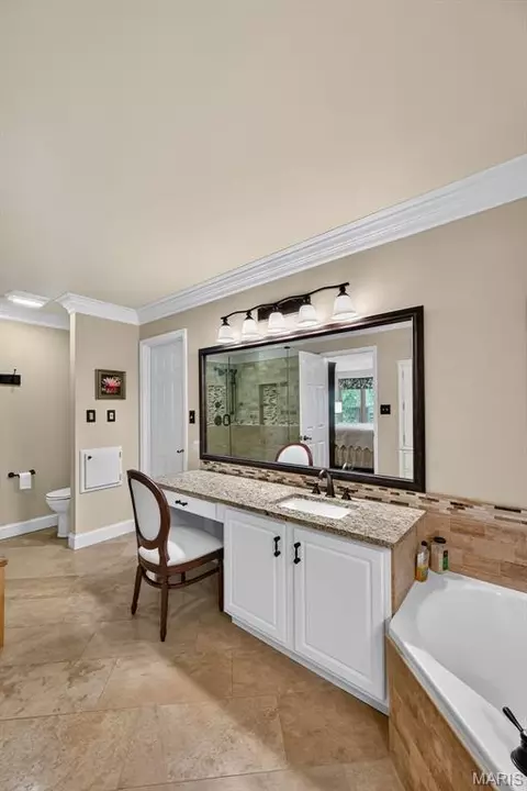 Bath - 730 Longfellow Cir, O'fallon, MO 63366 photo 2 of 6