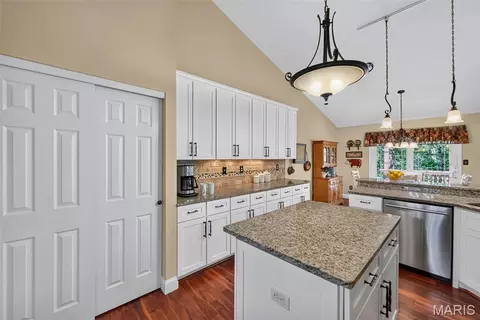 Kitchen - 730 Longfellow Cir, O'fallon, MO 63366 photo 4 of 6