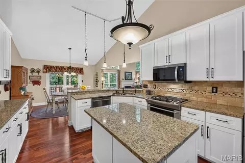 Kitchen - 730 Longfellow Cir, O'fallon, MO 63366 photo 3 of 6