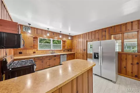 Kitchen - 604 N 4th St, Benld, IL 62009 photo 4 of 10