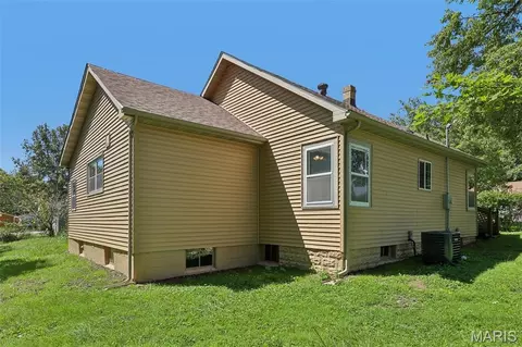 Exterior - 604 N 4th St, Benld, IL 62009 photo 2 of 4