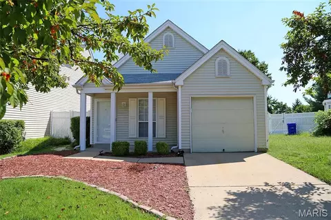 714 Liberty Village Dr, Florissant, MO 63031