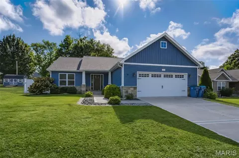 105 Red Pine Ct, Collinsville, IL 62234