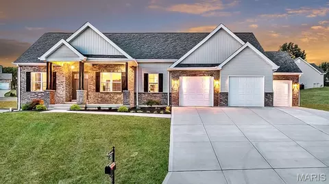 Exterior - 310 Red Wing Ct, Troy, MO 63379 photo 2 of 8