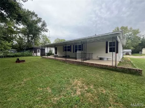 Exterior - 107 E 6th St, Dixon, MO 65459 photo 3 of 6