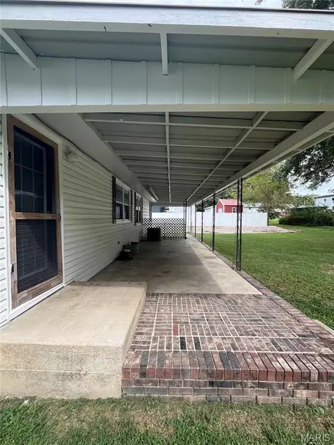 Exterior - 107 E 6th St, Dixon, MO 65459 photo 4 of 6