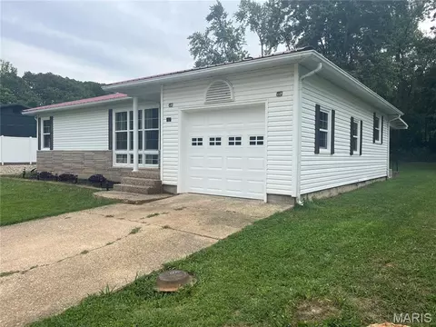 Exterior - 107 E 6th St, Dixon, MO 65459 photo 1 of 6