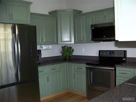 Kitchen - 20990 Hideaway Ln, Saint Robert, MO 65584 photo 3 of 4