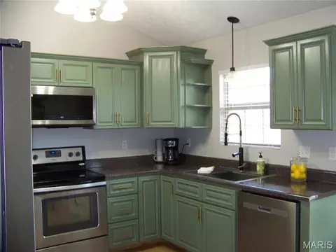 Kitchen - 20990 Hideaway Ln, Saint Robert, MO 65584 photo 4 of 4