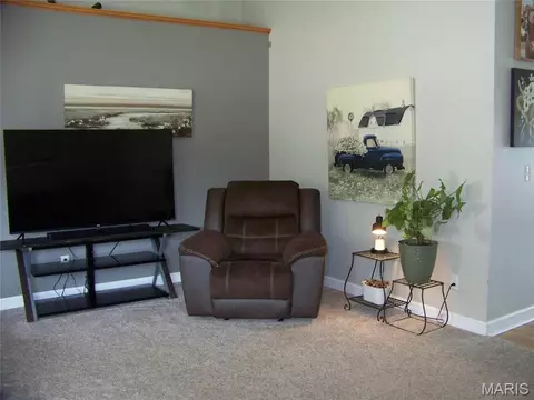 Living - 20990 Hideaway Ln, Saint Robert, MO 65584 photo 2 of 2
