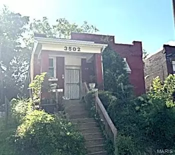 3502 Cora Ave, Saint Louis, MO 63115