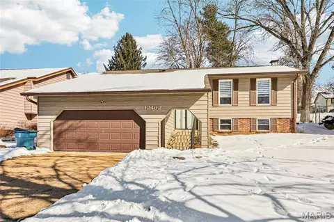 12462 Sandycreek Ln, Florissant, MO 63033