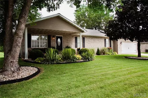 80 Raes Creek Dr, Granite City, IL 62040