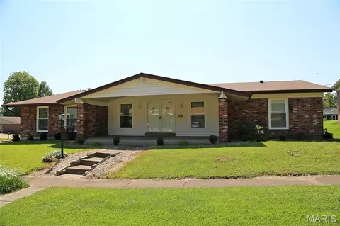 4828 Broad Oak Dr, Saint Louis, MO 63128