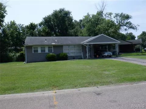 2425 Petrova Ave, Jennings, MO 63136