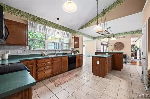 Kitchen - 70 Log Hill Ln, Ballwin, MO 63011 photo 4 of 5
