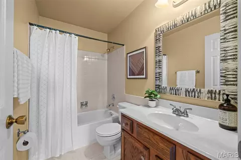 Bath - 70 Log Hill Ln, Ballwin, MO 63011 photo 4 of 4