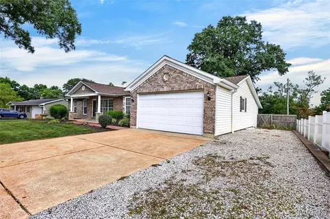 Exterior - 262 W Skyline Dr, Ballwin, MO 63011 photo 17 of 18